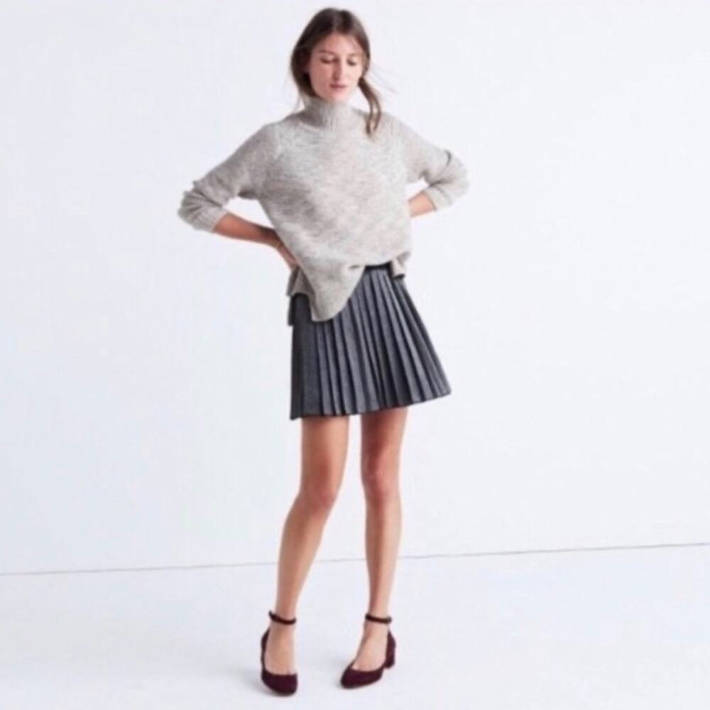 Madewell Silver and Black Shimmer Pleated Mini Skirt Size 2